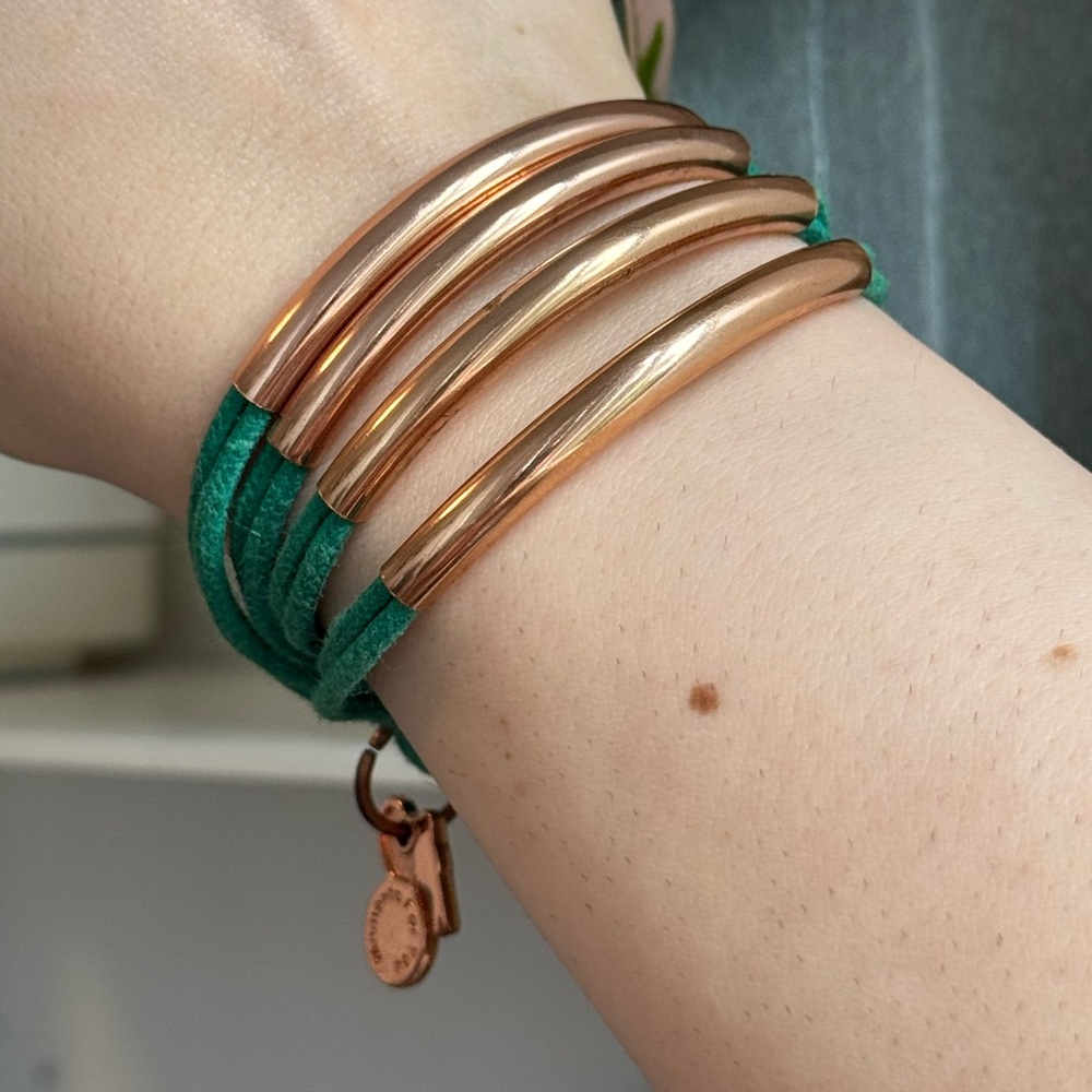 Elegant Green and Gold Bracelet